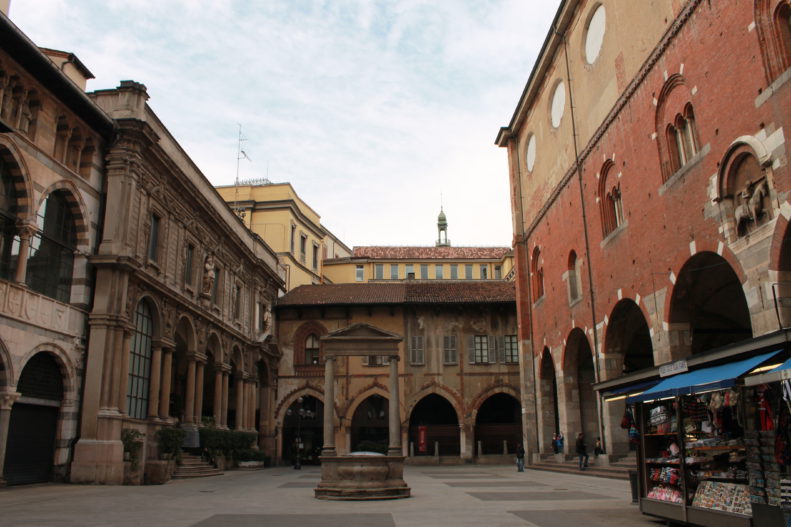 Piazza_mercanti_Milano e p ragione