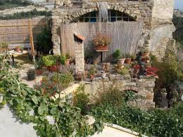 Giardino tra i ruderi
