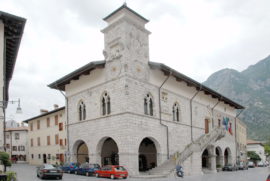 Venzone_Rathaus_23062007_01