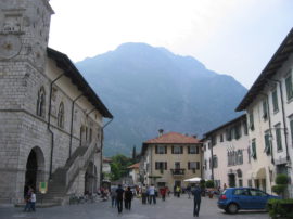 Venzone,_Udine_(Italy)