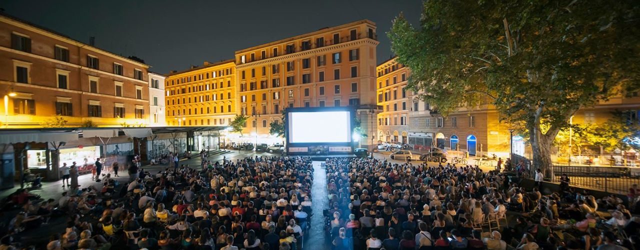 cinema in piazza