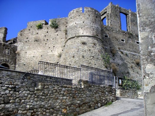 1920px-Burg_von_Squillace