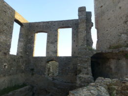 Interno_del_castello_di_squillace