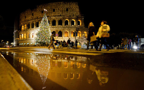 ITALY-CHRISTMAS-LIGHT-FEATURE