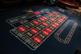 gaming-table-634373_1280