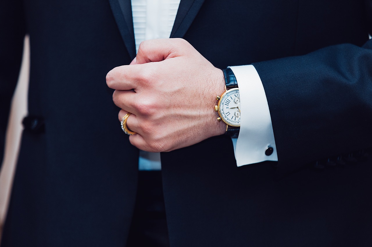 Orologi da uomo di moda Orologio da polso al quarzo con calendario di lusso in acciaio inossidabile per orologi casual da uomo d'affari – acquista a prezzi convenienti sul marketplace